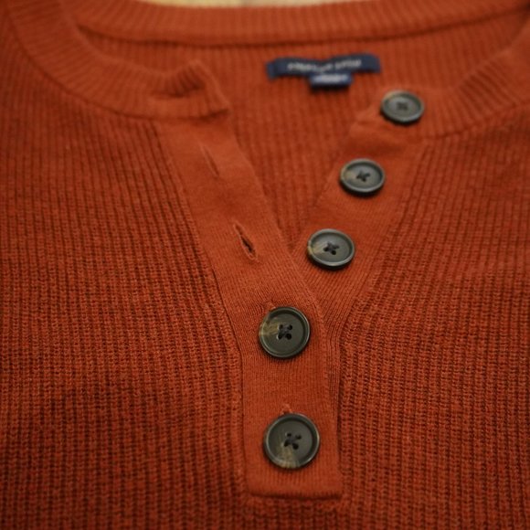 American Eagle Rust Red Button Down Crew Neck Sweater Size Medium - Picture 3 of 3